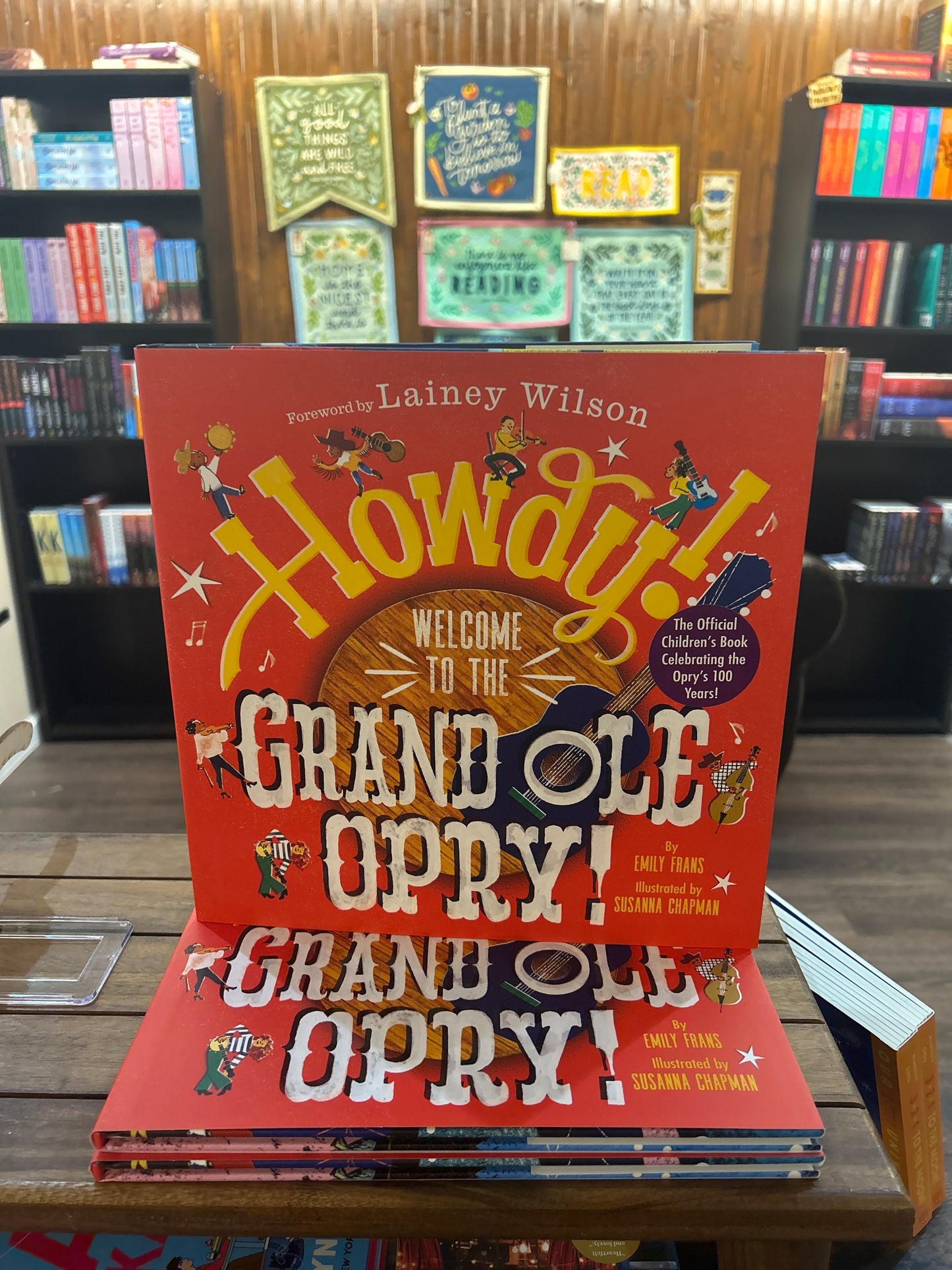 HOWDY! WELCOME TO THE GRAND OLE OPRY! By: Emily Frans