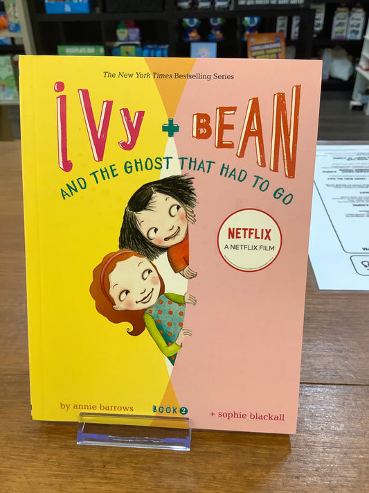 Ivy+Bean & the Ghost that had to go by: Annie barrows